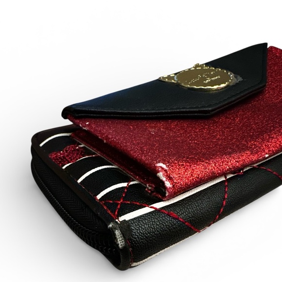 Betsey Johnson Glitter Striped/Lips Wallet with Cat Emblem - Picture 5 of 8